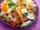 Рецепта Градинарска салата от айсберг, моркови, чушки и мариновани гъби